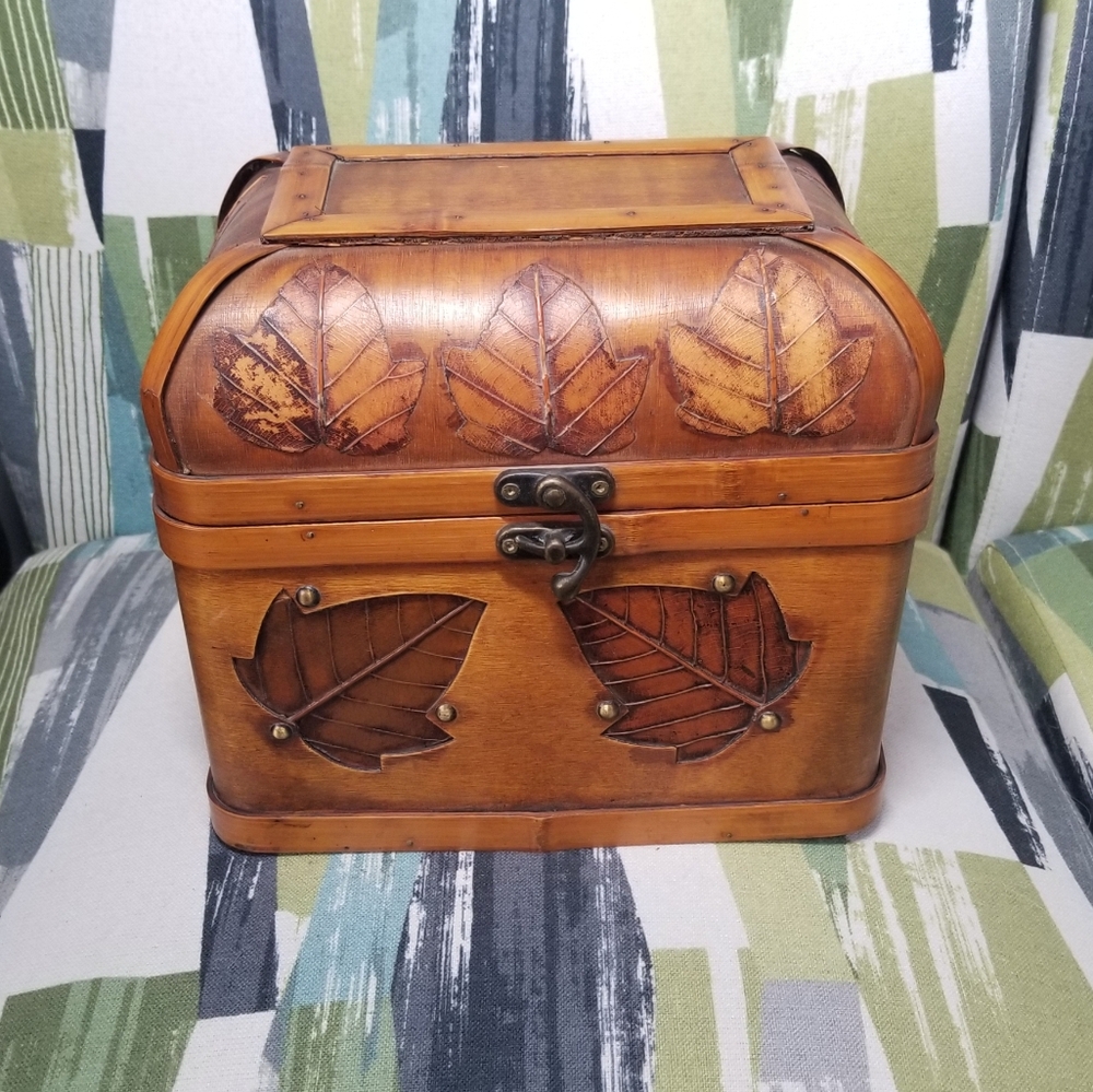 Vtg Chateau Edgewater Inc Leaf Print Woven Box Hand-Crafted Decorative Trunk